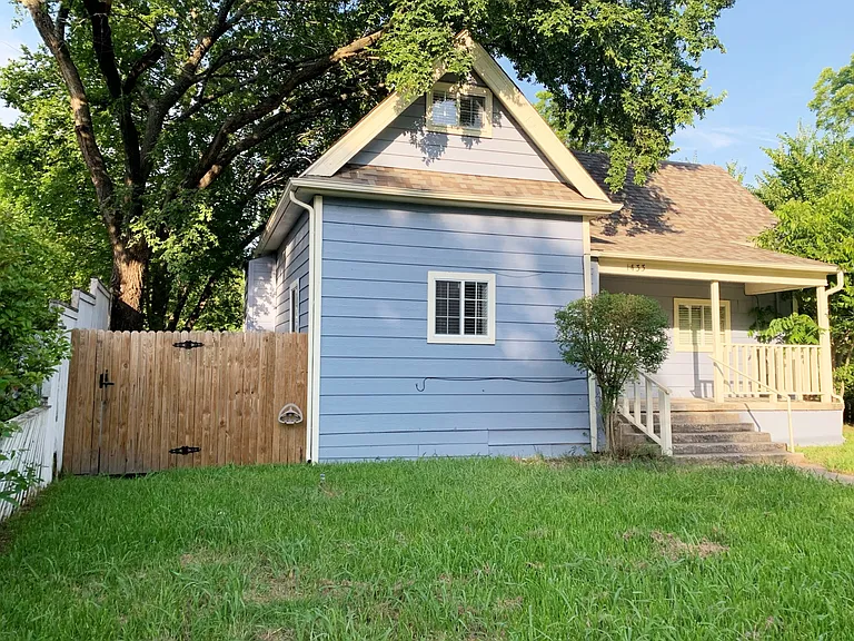 1433 S Travis St #A — Photo 41