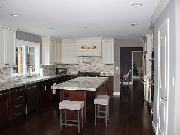 5th image of 16425 W La Chiquita Ave