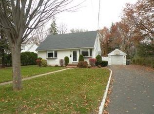 193 Lozier Ct, Paramus, NJ 07652