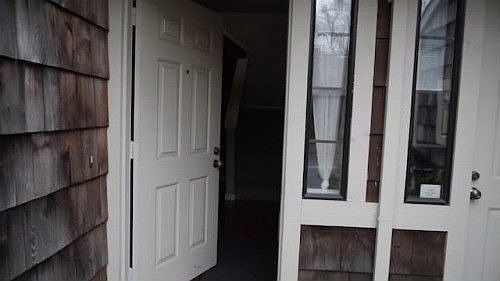3rd image of 1668 Creekview Cir