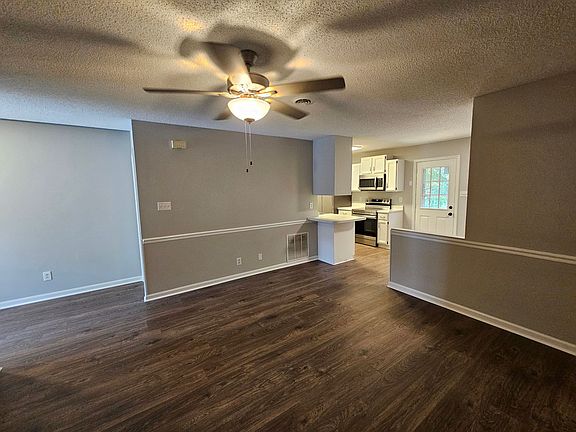 4th image of 920 Bradley Bell Dr