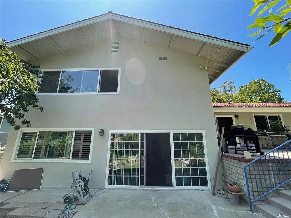 5 bed, 2831 sqft, $6,300 — Photo 4