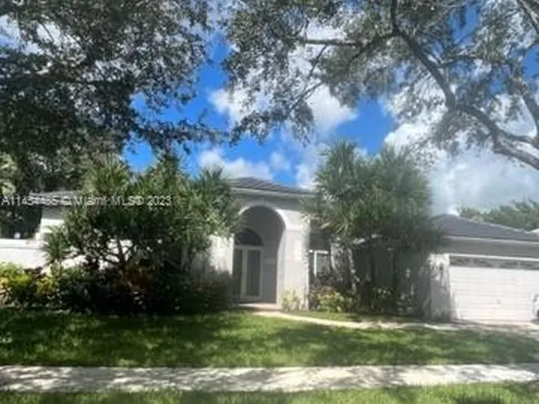 2703 Meadowood Dr, Fort Lauderdale, FL 33332