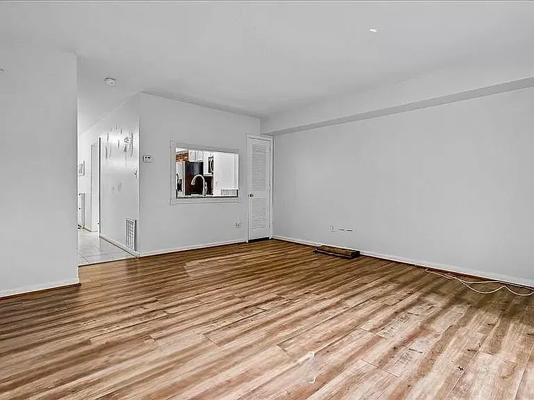 8145 Kingsway Ct #MAIN — Photo 2