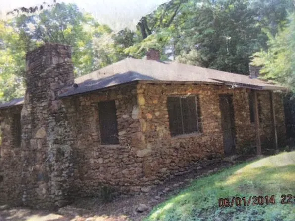 5297 Pineview Ct, Hickory, NC 28601
