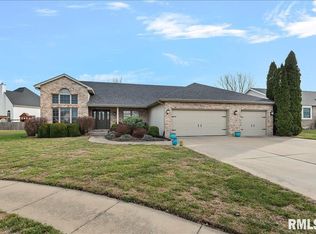 212 Gloucester Ct, Chatham, IL 62629