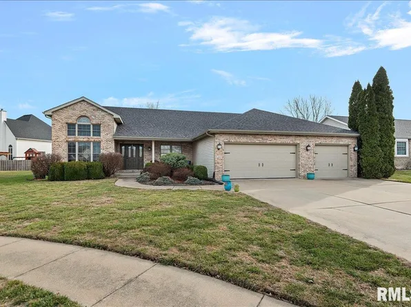 212 Gloucester Ct, Chatham, IL 62629