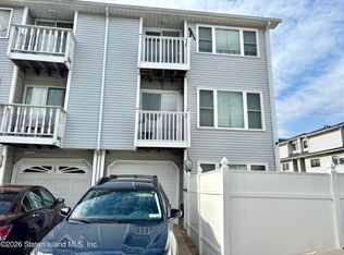62 Simmons Ln, Staten Island, NY 10314