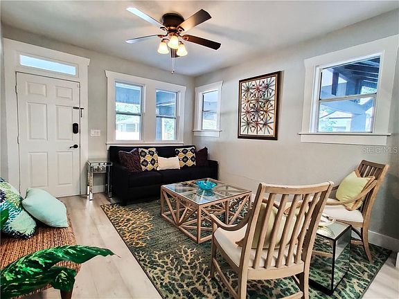 3rd image of 212 W Woodlawn Ave
