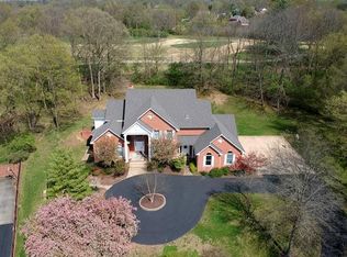 66 Meadowbrook Country Club Est, Ballwin, MO 63011