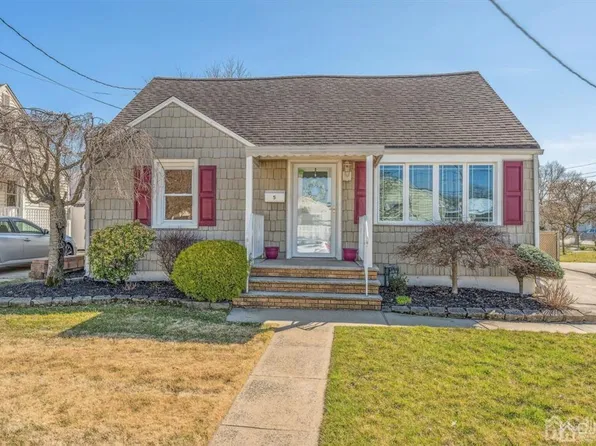 5 Oakwood Ave, Carteret, NJ 07008
