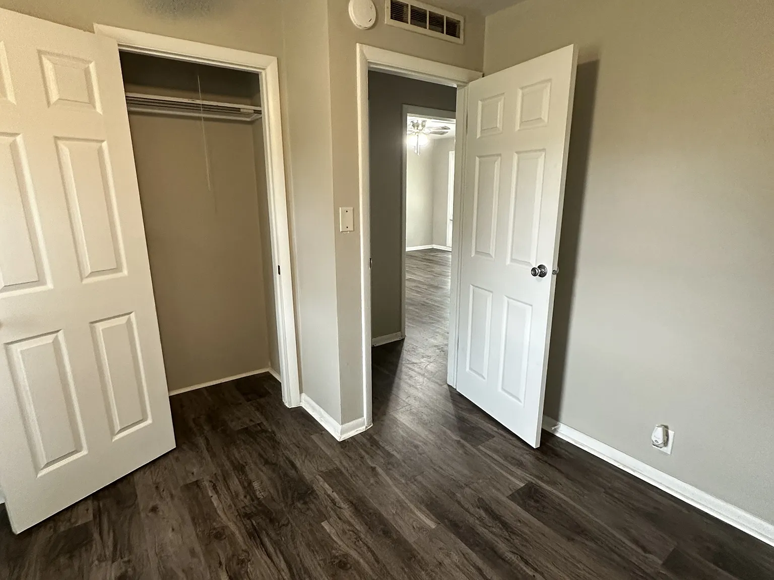 904 West 16th Street - 1 — Photo 3