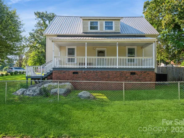 52 Circle St, Great Falls, SC 29055