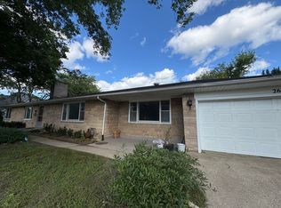 260 Saint Marys Rd, Libertyville, IL 60048