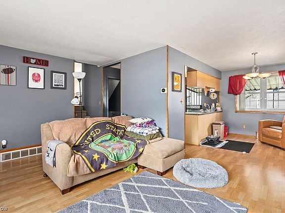 3rd image of 13945 Franklyn Blvd
