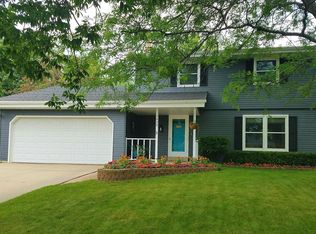7020 W Imperial Dr, Franklin, WI 53132