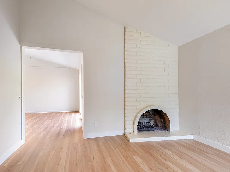2404 Berrywood Dr — Photo 3