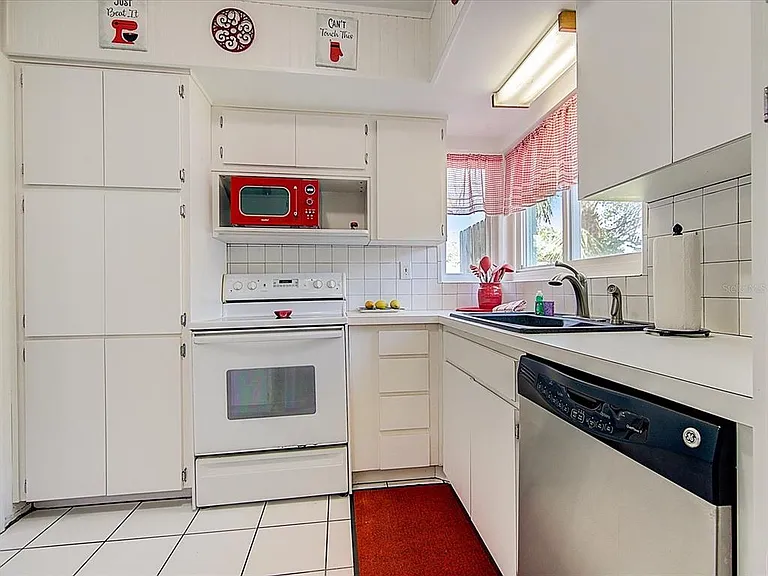 13589 Croft Dr S — Photo 14