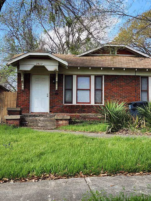 Entrace Door & Porch - 2617 Wilkinson Ave