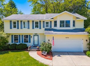 2570 Roanoke Cir, Fitchburg, WI 53719