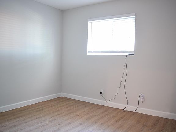 5th image of 807 W 40th St APT 2