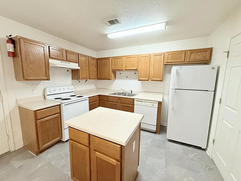 705 S Amy Ln #B — Photo 8