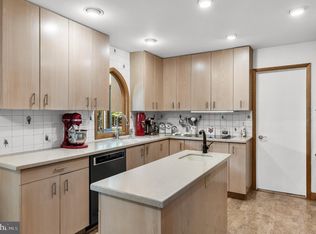 1024 Bob White Dr, Cherry Hill, NJ 08003