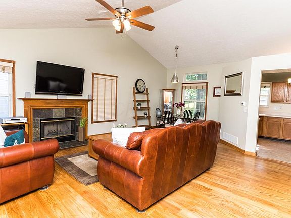 5th image of 4912 Strawberry Glade Dr
