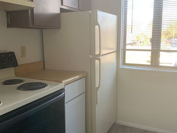 4th image of 132 Fox Hill Ln APT H