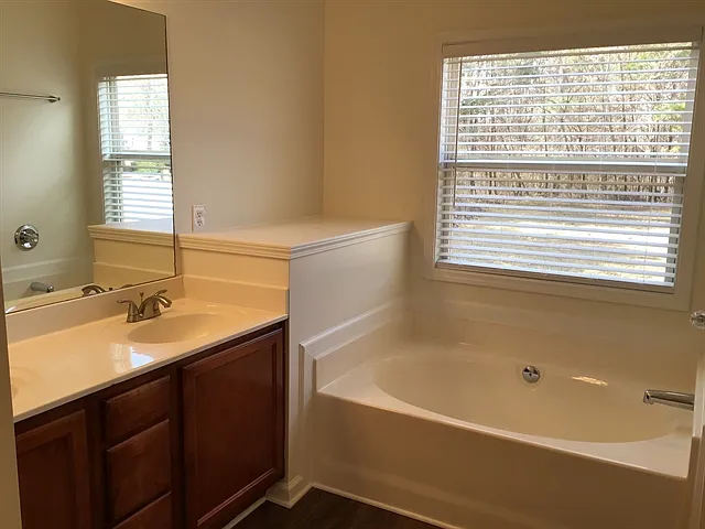 2512 Walnut Tree Ln — Photo 12