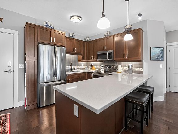 4th image of 6310 McRobb Ave #206