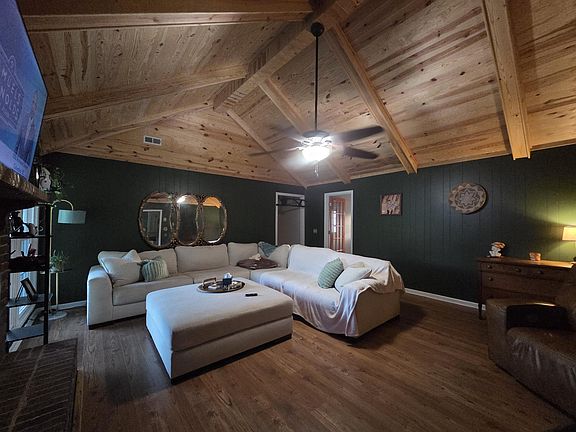 5th image of 1315 Shoreland Dr