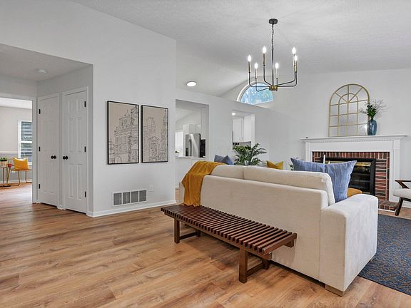 5th image of 2076 Earlsway Dr