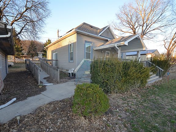 3rd image of 31049 Main St