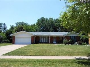 5122 Douglas Dr, North Olmsted, OH