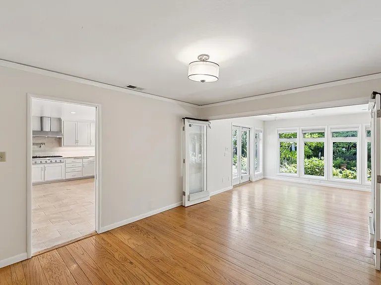 970 Palo Alto Ave — Photo 22