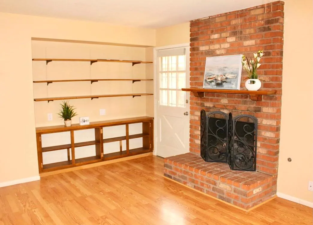 505 E Huntington Dr — Photo 4