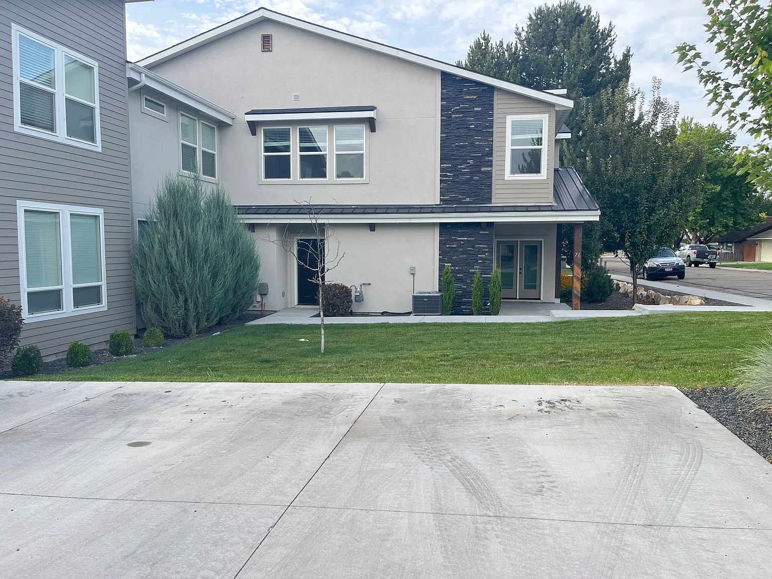 3 bed, 2.5 bath, 1962 sqft, $2,700 — Photo 1