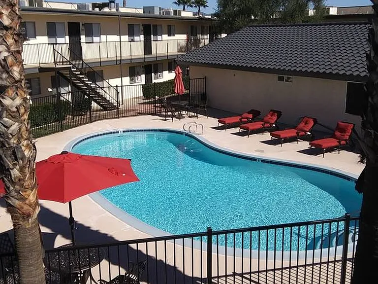 Town and Country Garden Apartments — Photo 5