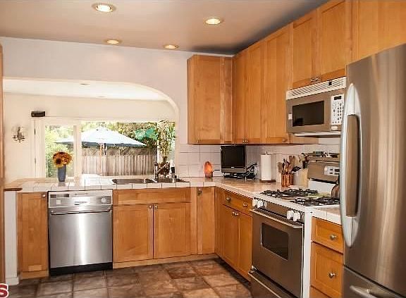 5th image of 10648 Esther Ave