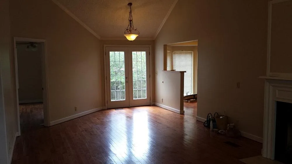 3 bed, 1159 sqft, $2,000 — Photo 3