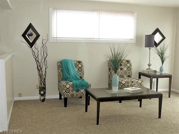 3rd image of 9875 Crestwood Dr