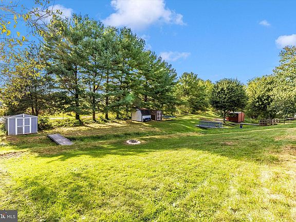 2nd image of 105 Ridge Ave