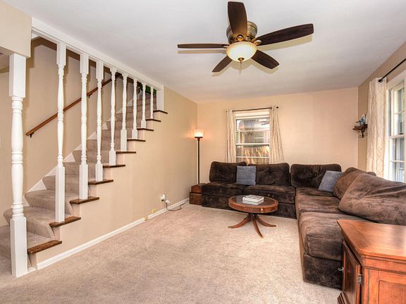 2nd image of 1067 Glenview Ave