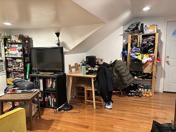 2nd image of 92 Wallingford Rd APT A