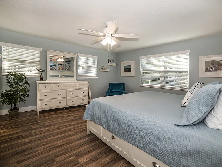 2472 Whitman St — Photo 9