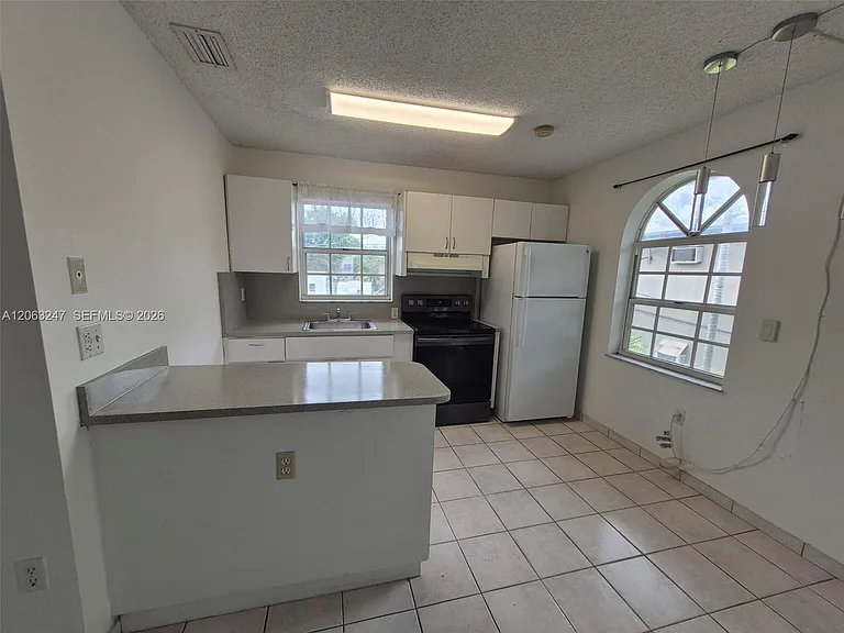1366 SW 4th St #3 — Photo 6