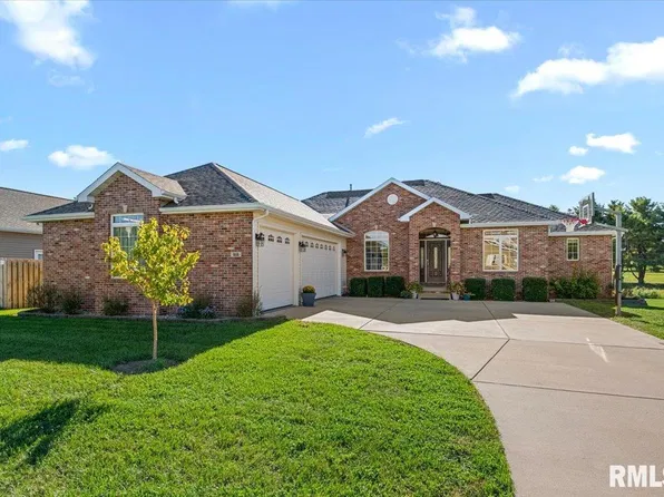 512 Wintergreen Dr, Chatham, IL 62629