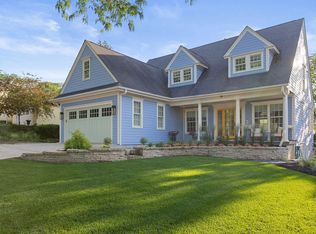 650 S Grove Ave, Barrington, IL 60010