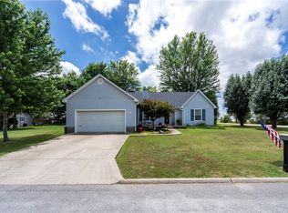 807 Spruce St, Prairie Grove, AR 72753